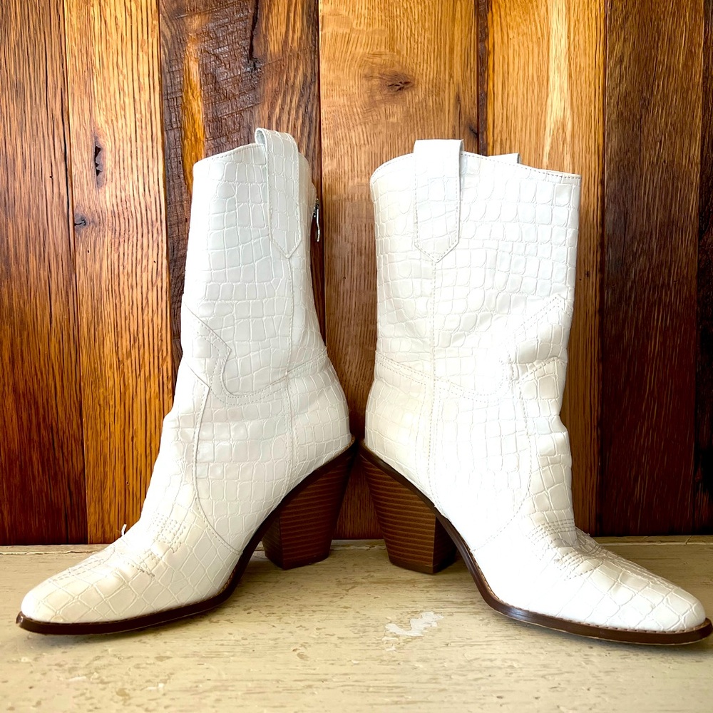 JustFab Jessie James Decker White “Crocodile” Booties